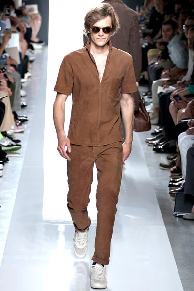 Look 3